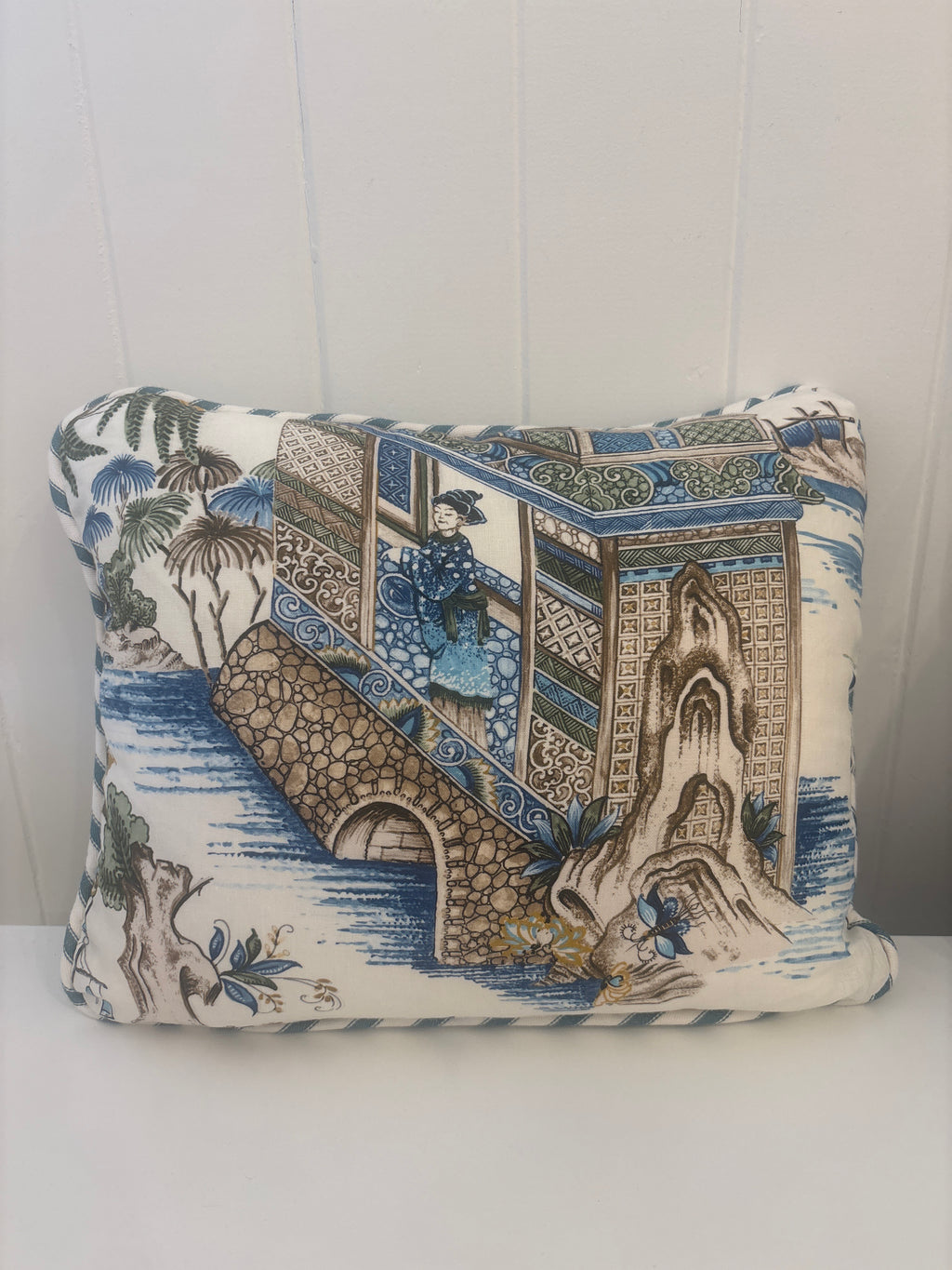 Grand Palace cushion