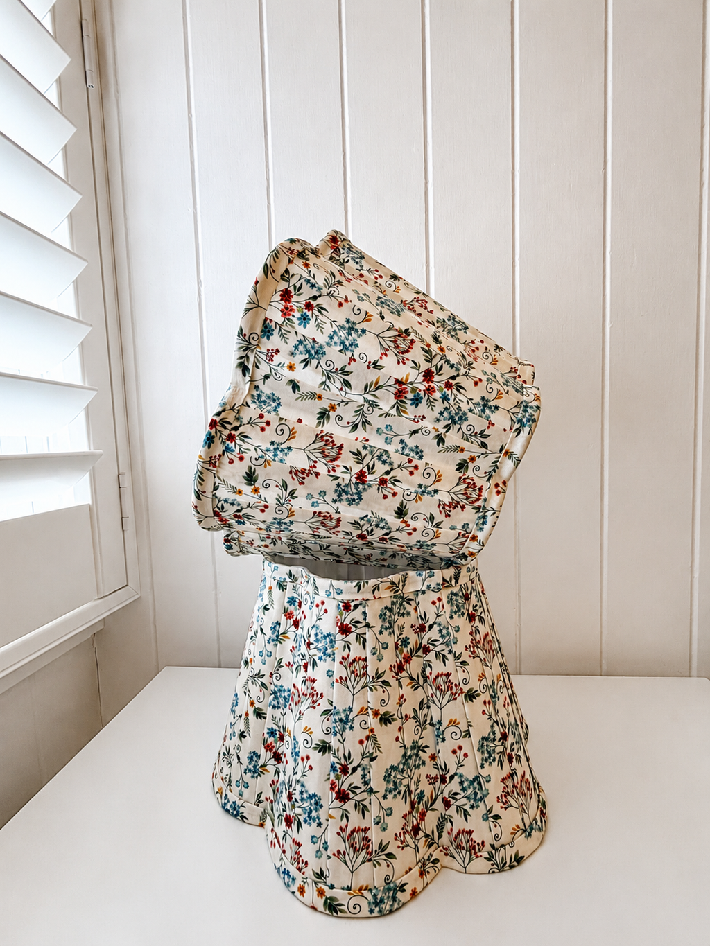 Floral pleated scalloped shade