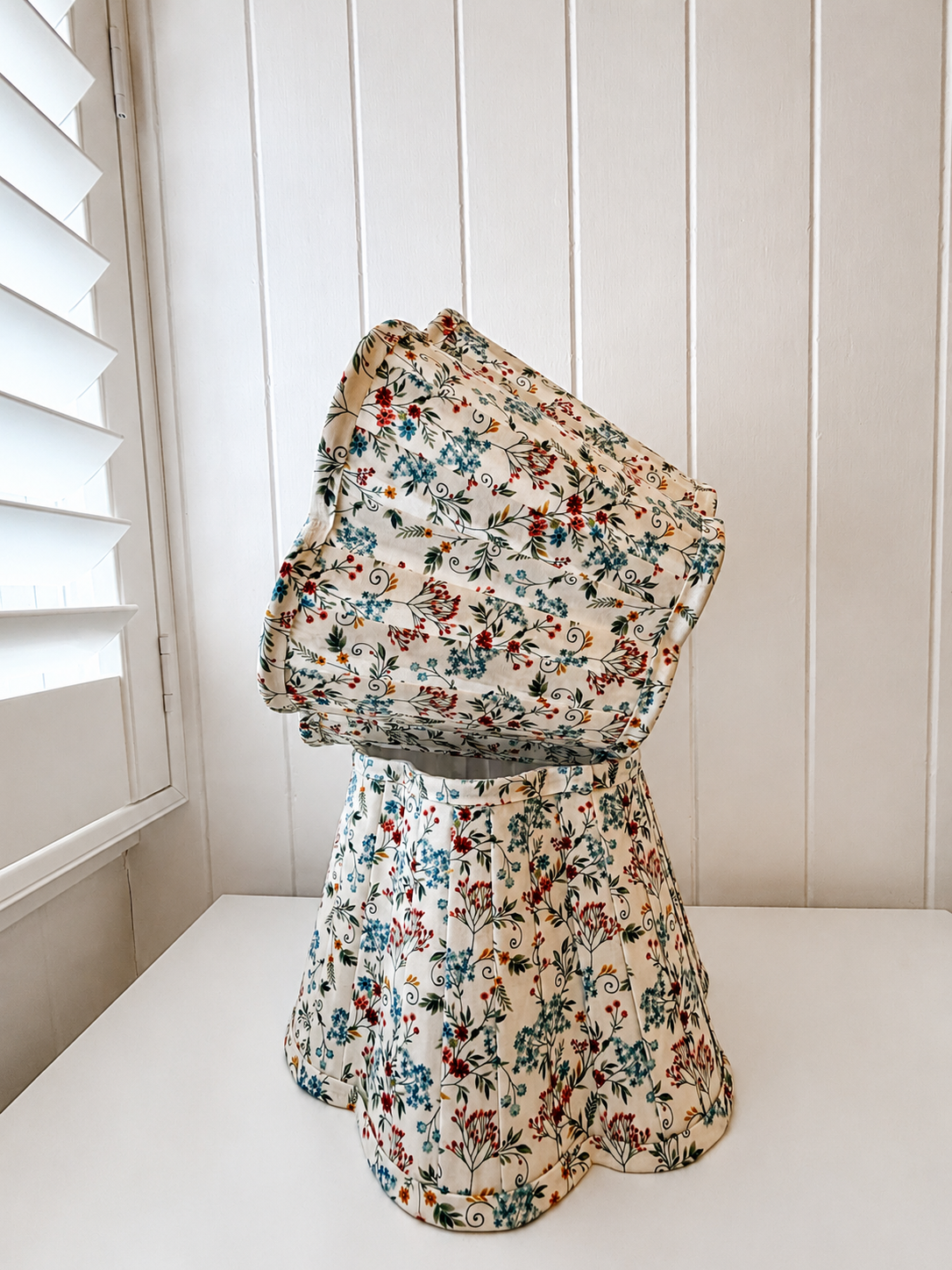Floral pleated scalloped shade