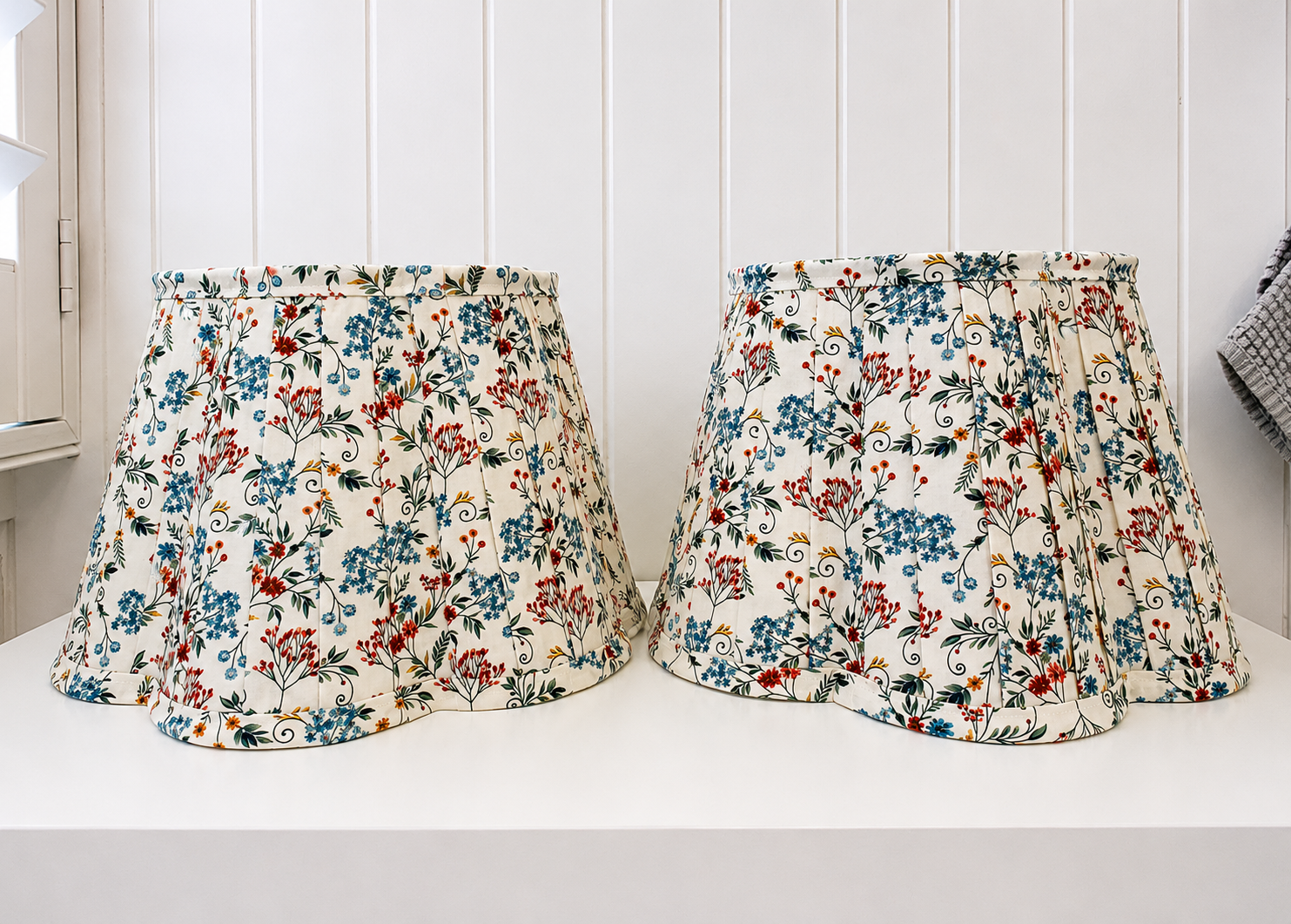 Floral pleated scalloped shade