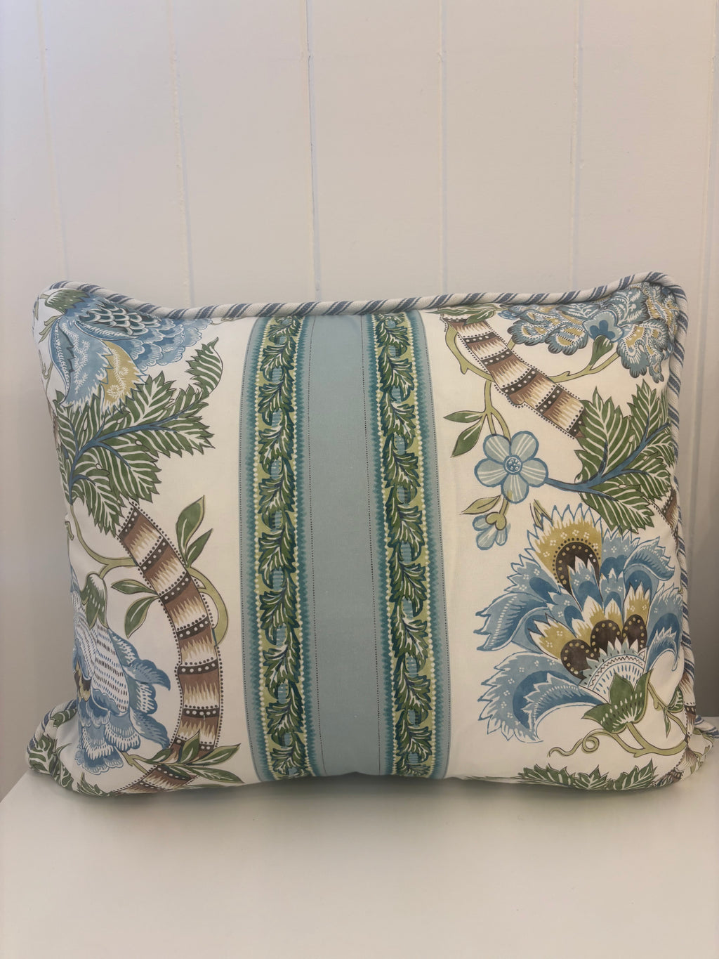 Lauris Cushion