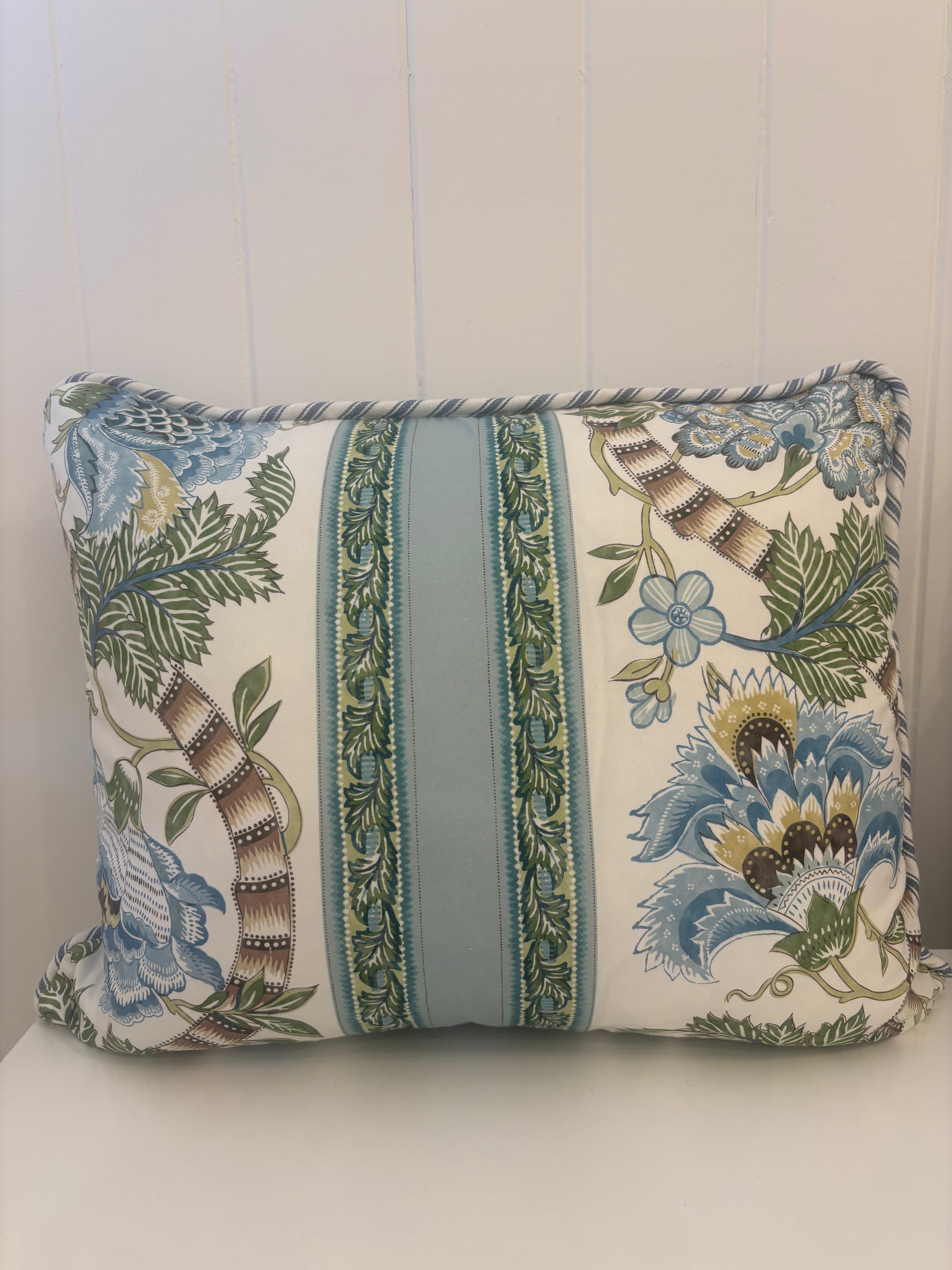 Lauris Cushion