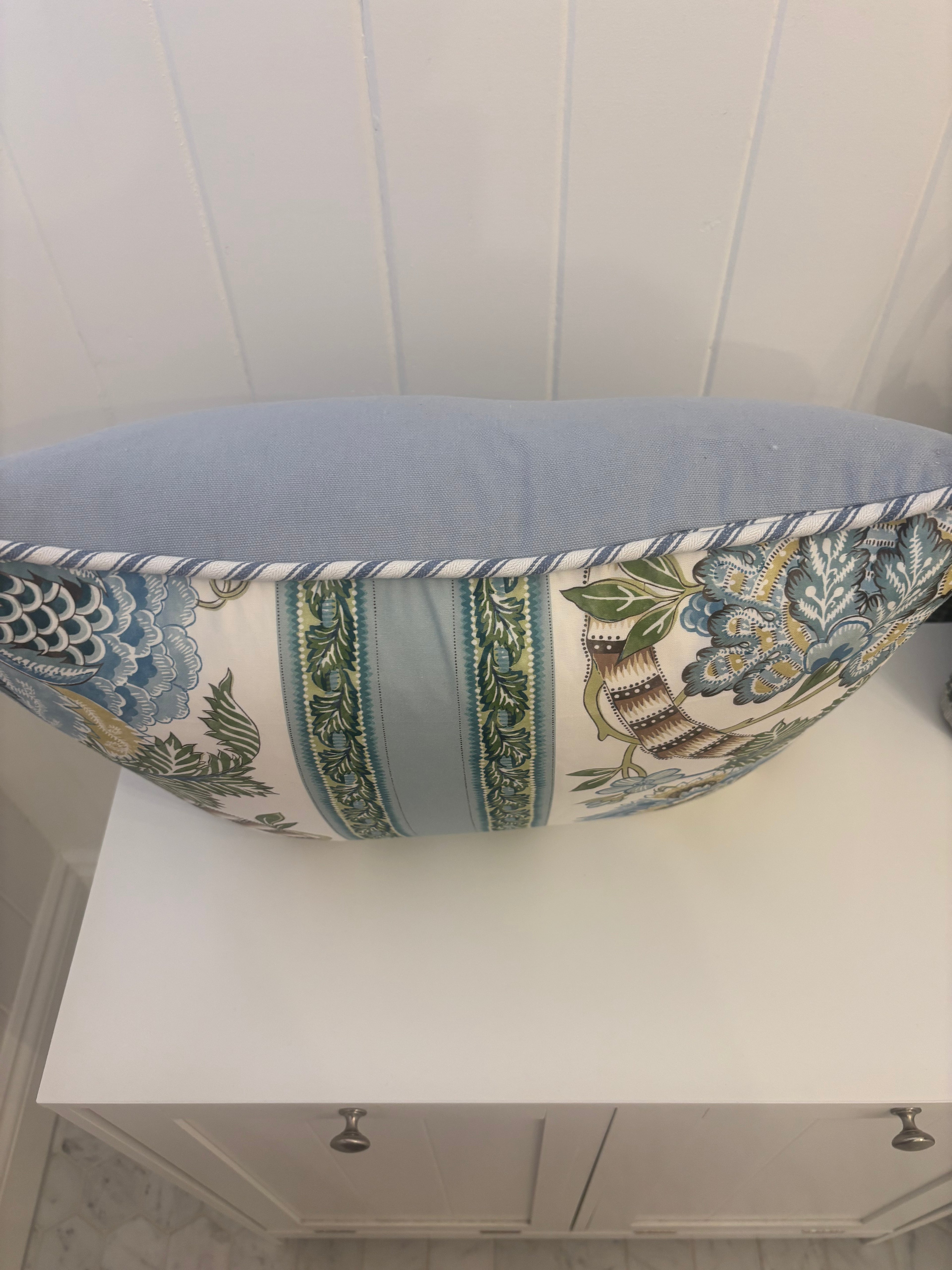 Lauris Cushion