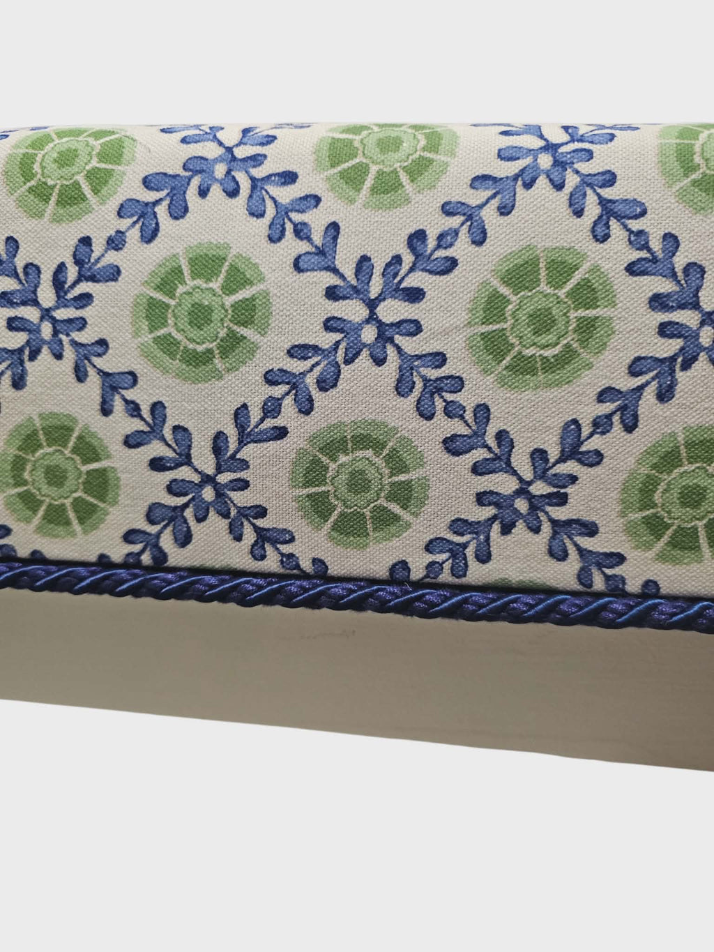 Patola bench