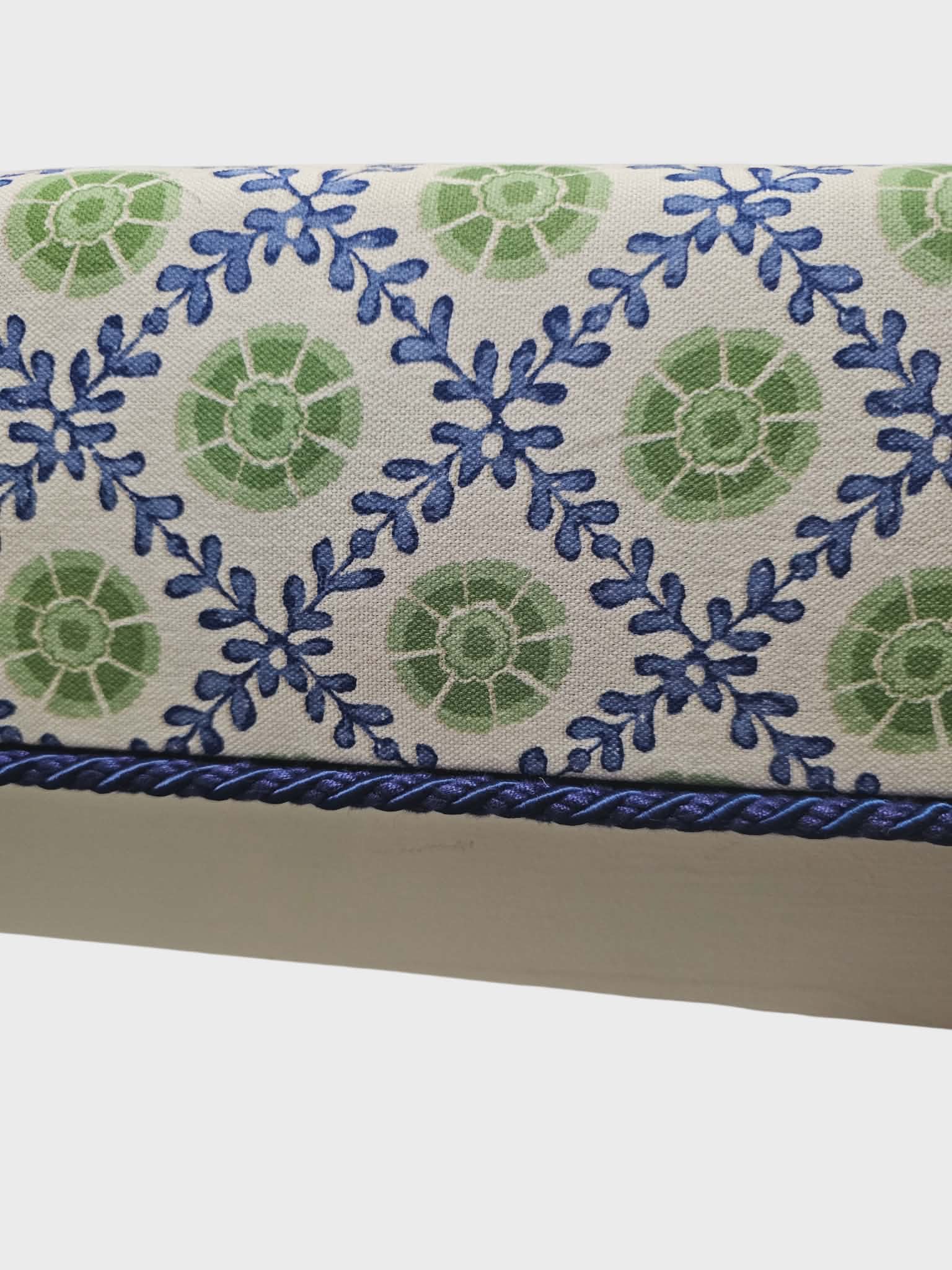 Patola bench